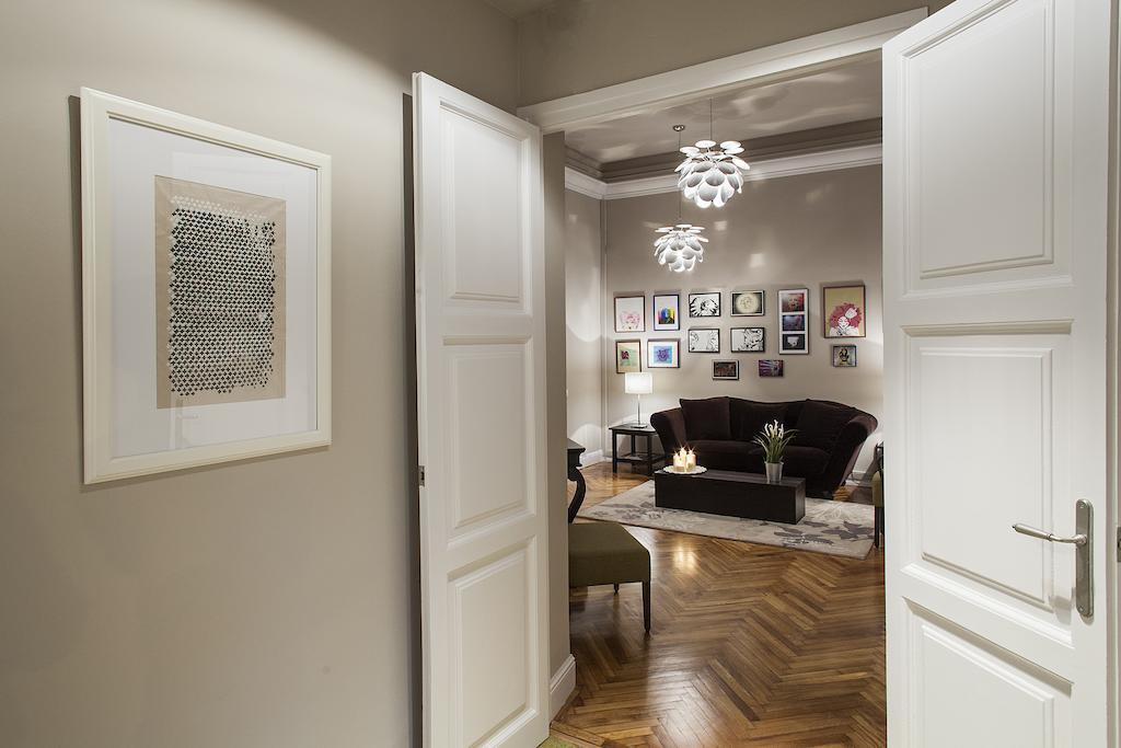 Bachome Gallery B&B บาร์เซโลนา ภายนอก รูปภาพ